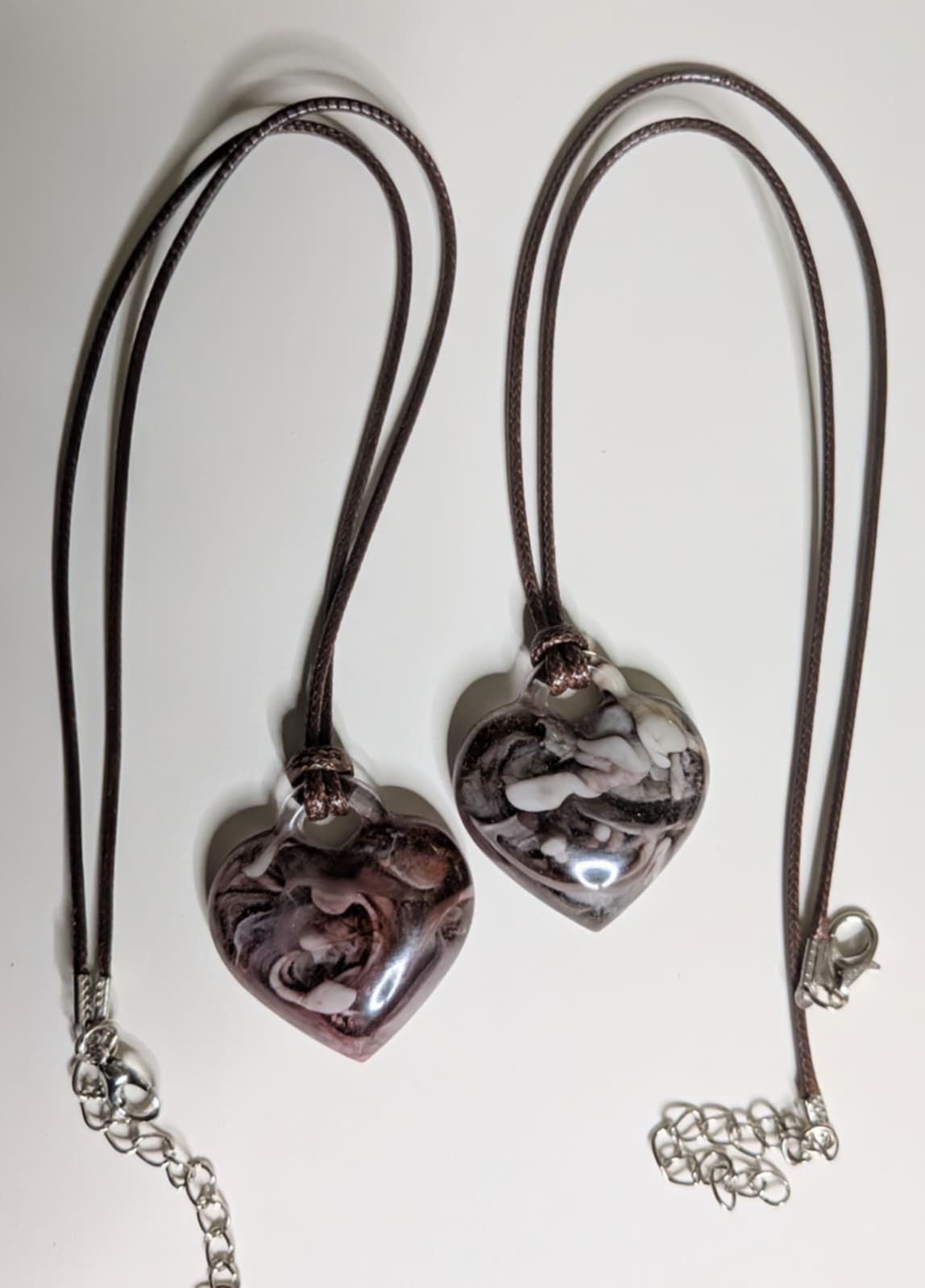 2 heart-shaped epoxy resin pendants