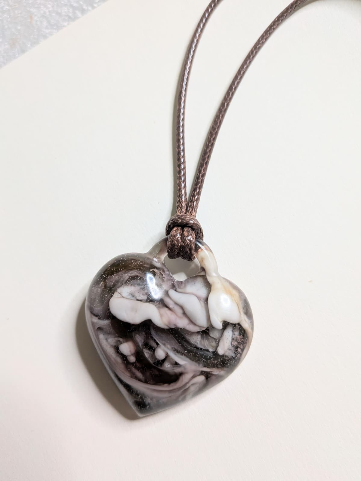 2 heart-shaped epoxy resin pendants