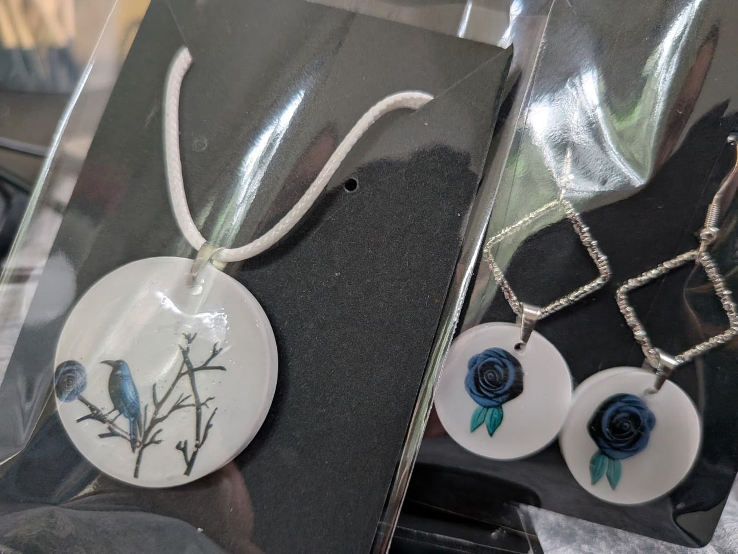 epoxy resin pendant and earring set with nature motif