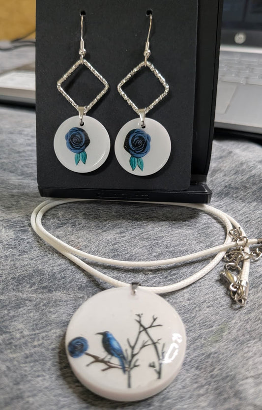 epoxy resin pendant and earring set with nature motif