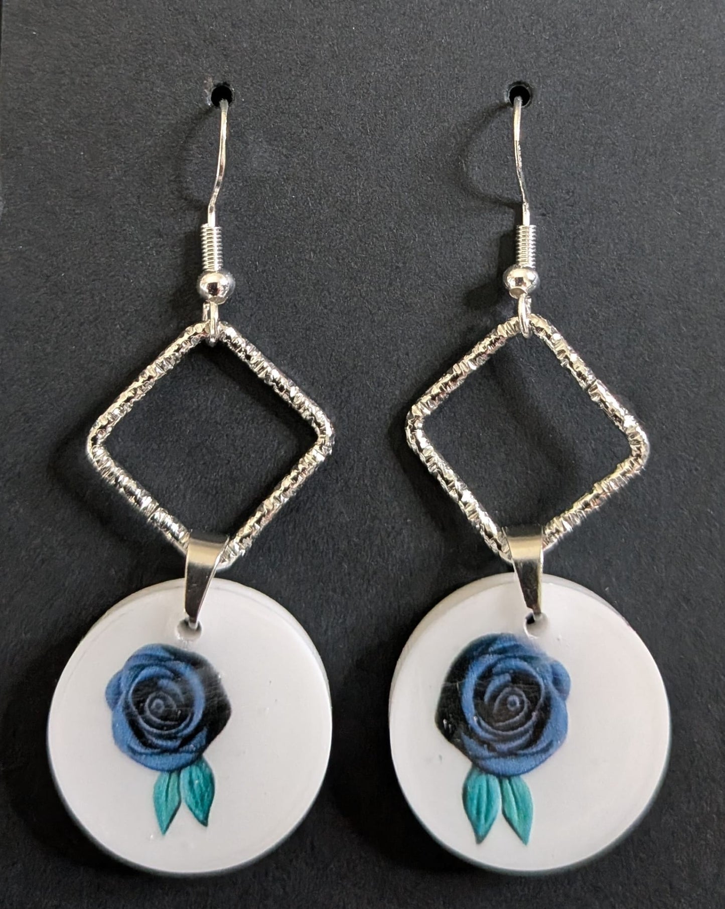 epoxy resin pendant and earring set with nature motif