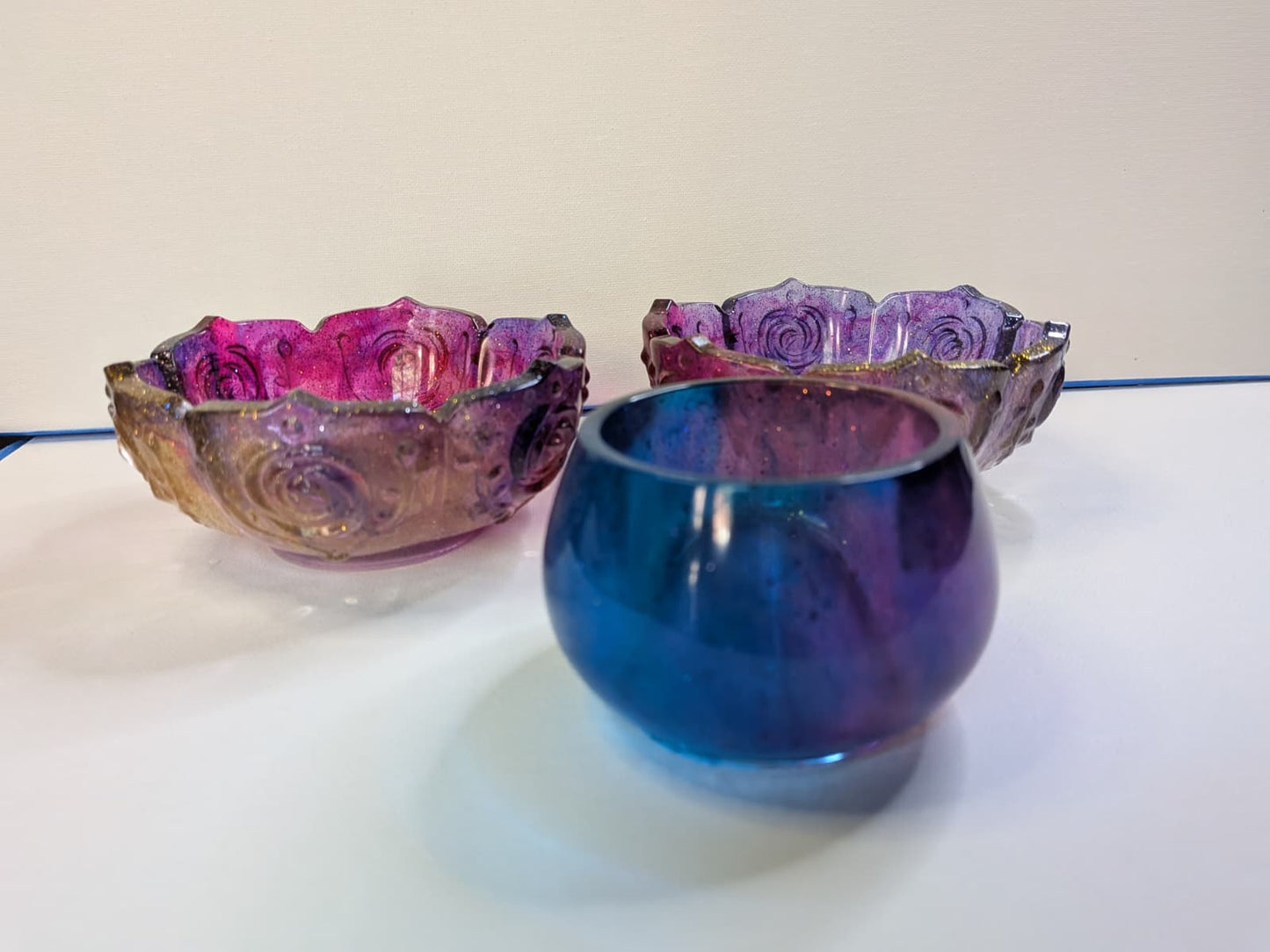 Set of 3 colorful and shiny epoxy resin containers